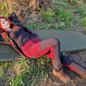 Materac samopompujący FIT 600 – lekki i wygodny